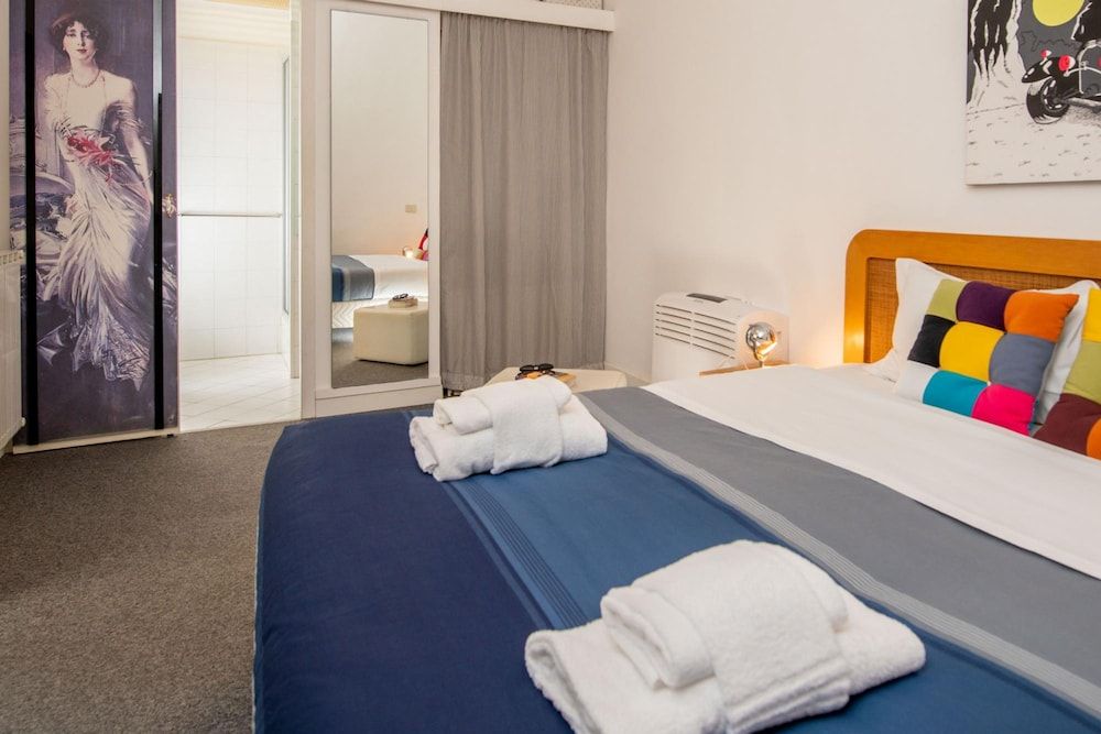 undefined Babuino Luxury - Large Apartment Spanish Step 8