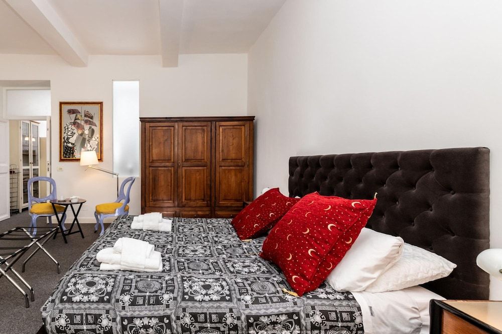 undefined Babuino Luxury - Large Apartment Spanish Step 6