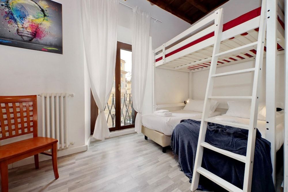 undefined Luxury Navona Apartment 6
