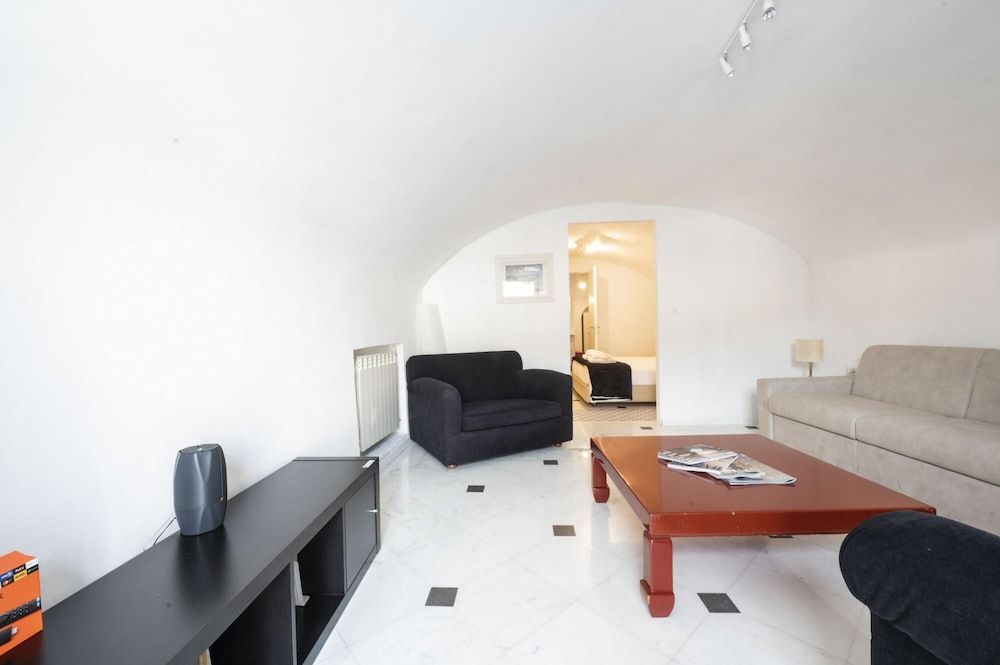 undefined Caden Splace - Dbalconycollection at Piazza Navona 6