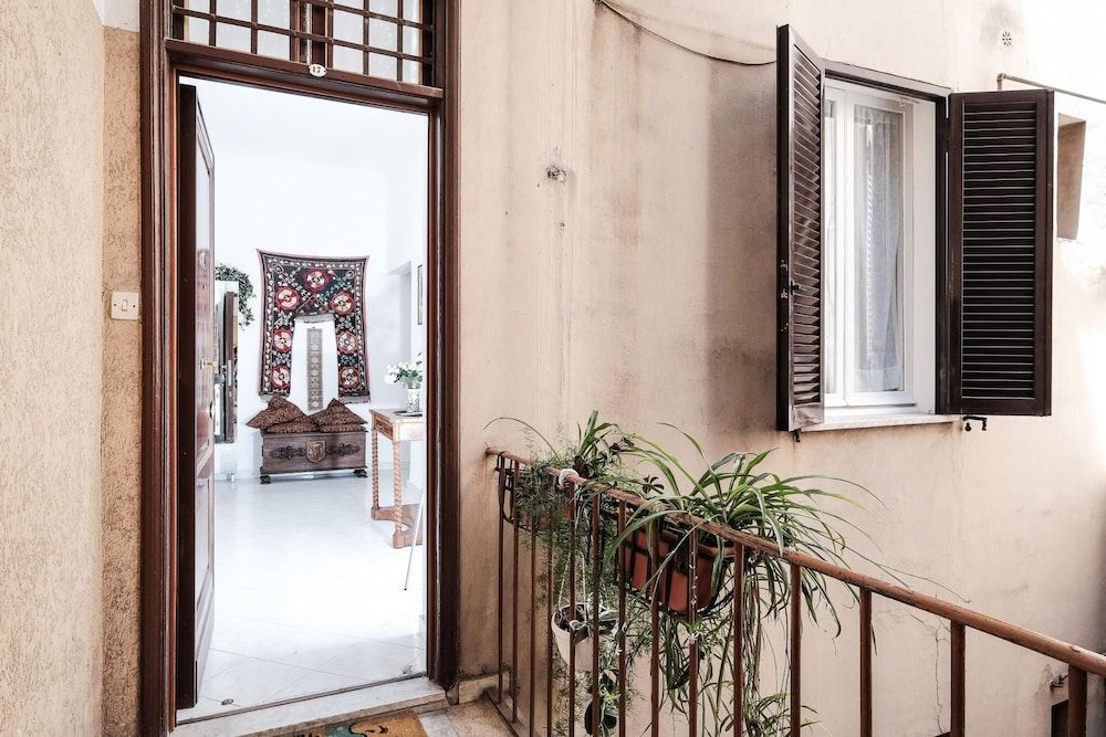 Domus Linda in Roma With 1 Bedrooms and 1 Bathrooms Apartment 6