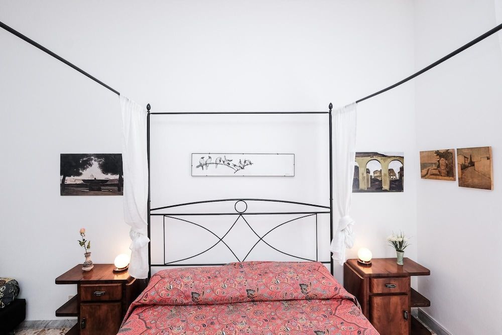 Domus Linda in Roma With 1 Bedrooms and 1 Bathrooms Apartment 4