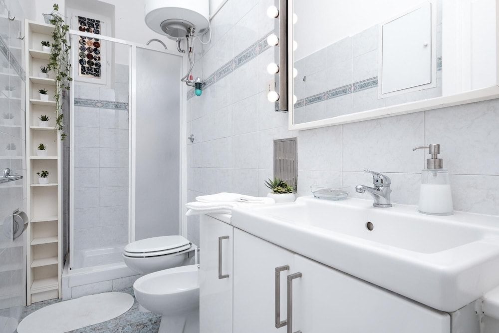 Domus Linda in Roma With 1 Bedrooms and 1 Bathrooms Apartment 12