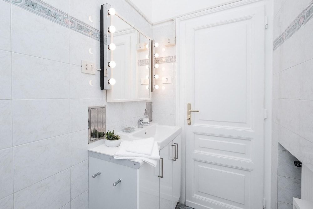 Domus Linda in Roma With 1 Bedrooms and 1 Bathrooms Apartment 16