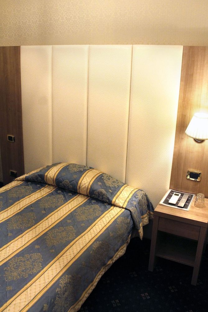 undefined Hotel Catone 6