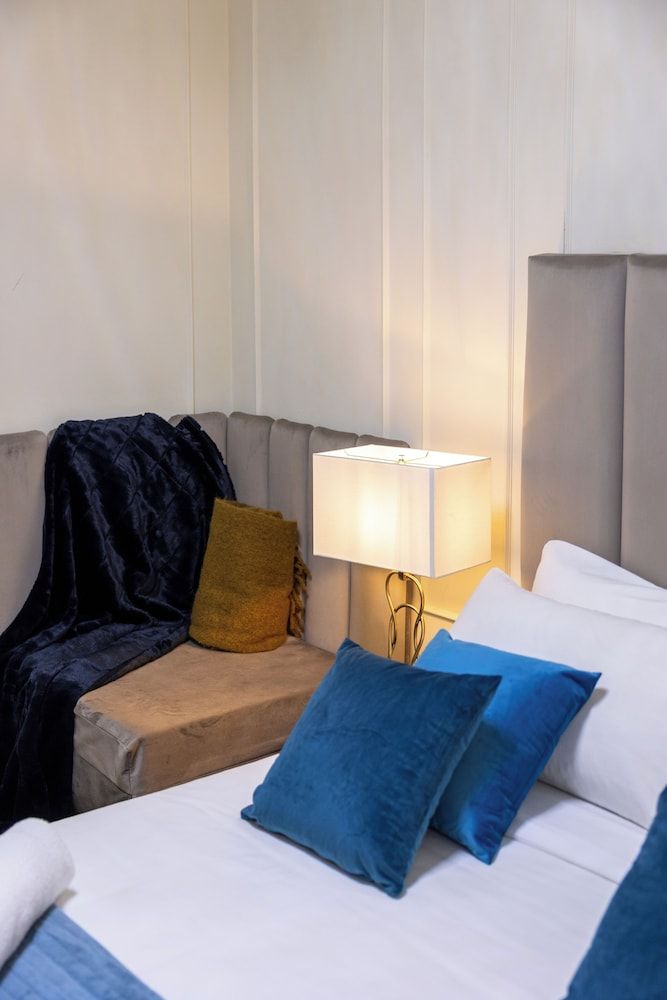 Hotel Catone Junior Room 12