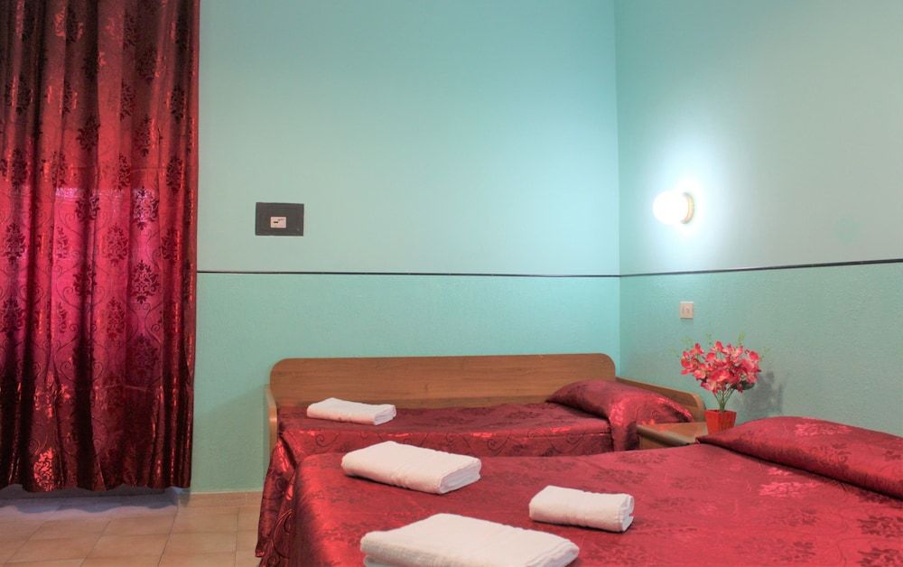 Hotel Moon Light Family Room 9