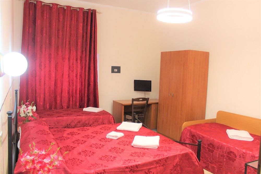 Hotel Moon Light Family Room 10