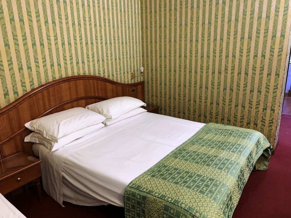 undefined Hotel HI15 8