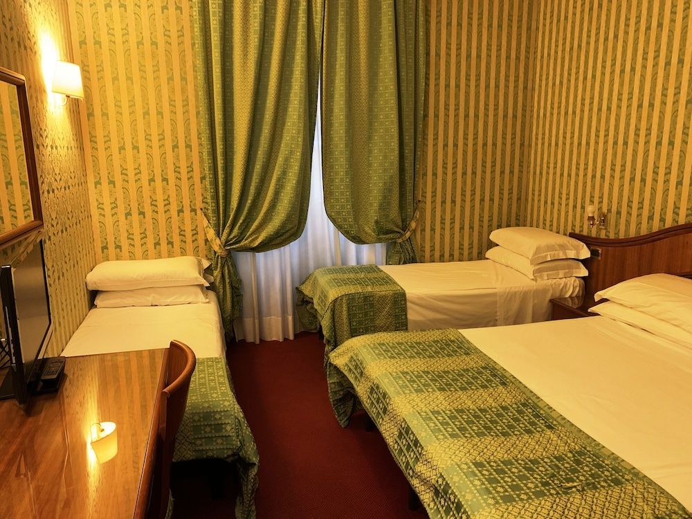 undefined Hotel HI15 7