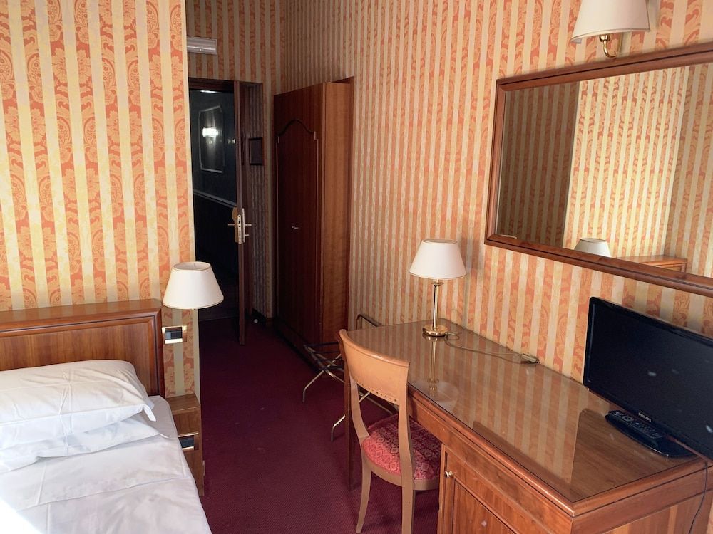 undefined Hotel HI15 10