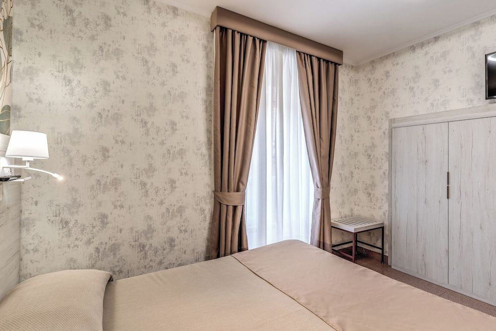 Hotel Milo Superior Room (Small Double Superior) 3