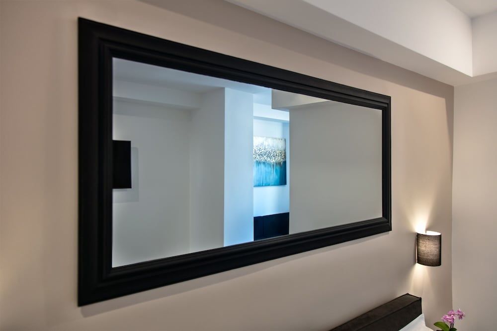 Fellini Design Suites Basic Room, 1 King Bed, Non Smoking, City View 9