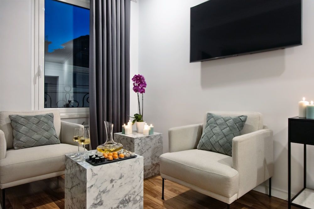 Fellini Design Suites Superior Room, 1 King Bed with Sofa bed, Non Smoking, City View 13