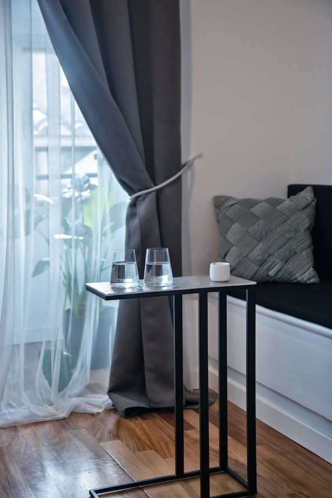 Fellini Design Suites Basic Room, 1 King Bed, Non Smoking, City View 12