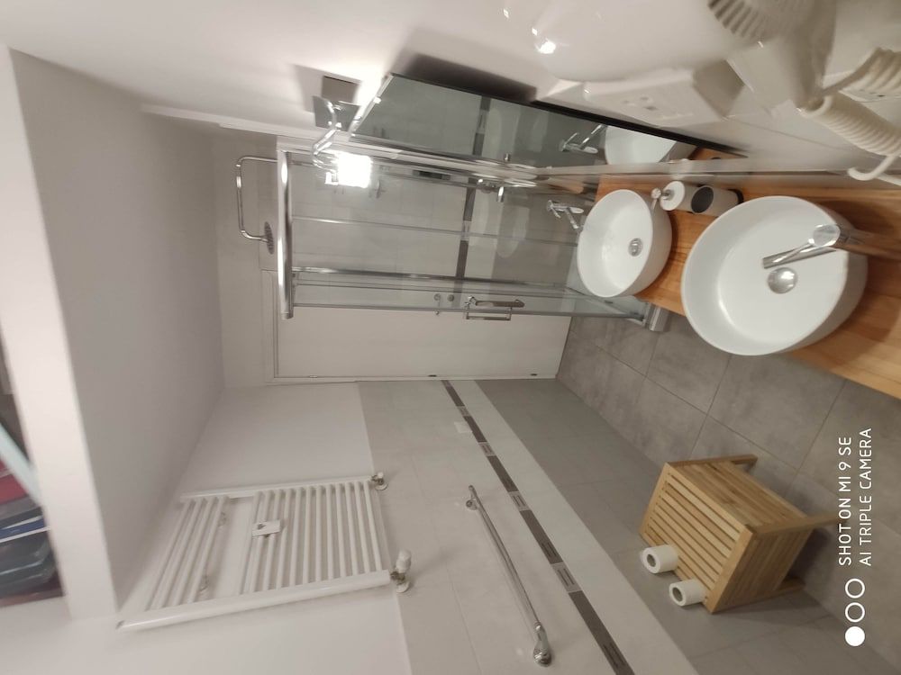 Double B Ferruccio I Family Room, Private Bathroom (External) 10