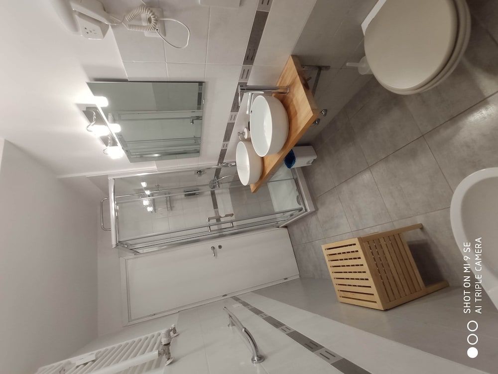 Double B Ferruccio I Family Room, Private Bathroom (External) 12