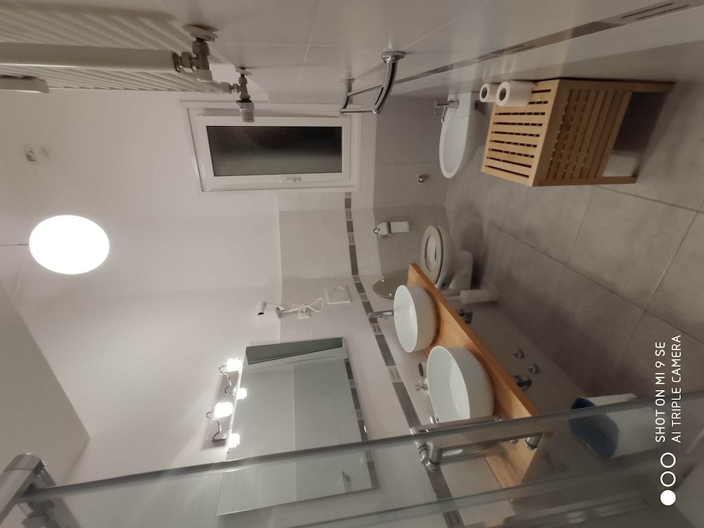 Double B Ferruccio I Family Room, Private Bathroom (External) 9