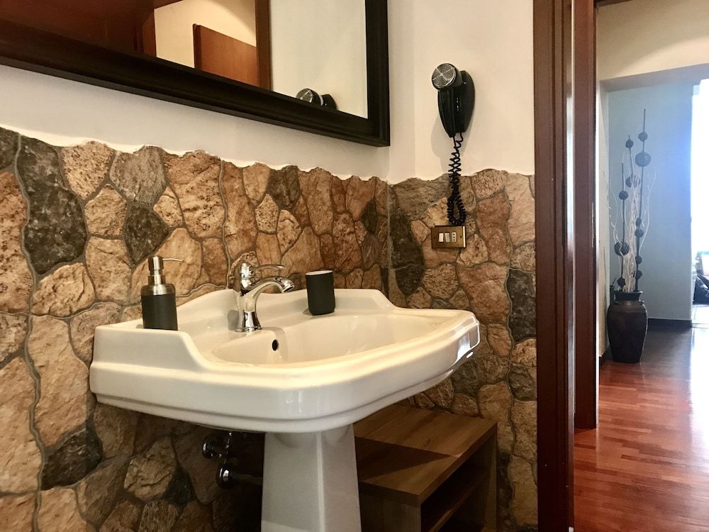 Dreams Roma B&B Suite, Jetted Tub 4
