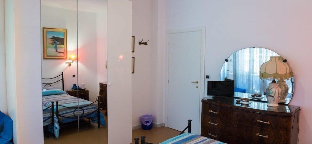 B&B Area 51 Twin Room 3