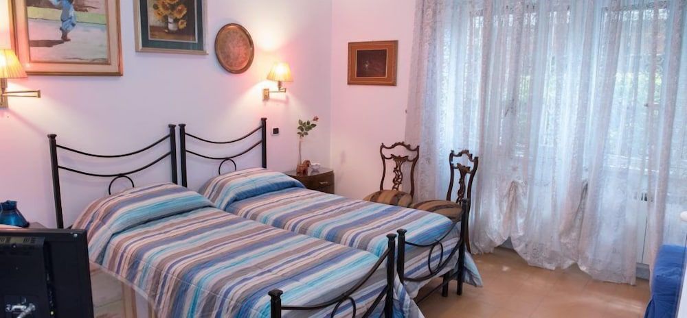 B&B Area 51 Twin Room 5