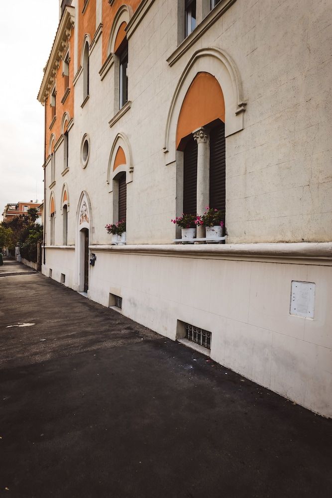 undefined Angelina Rooms in Rome 7