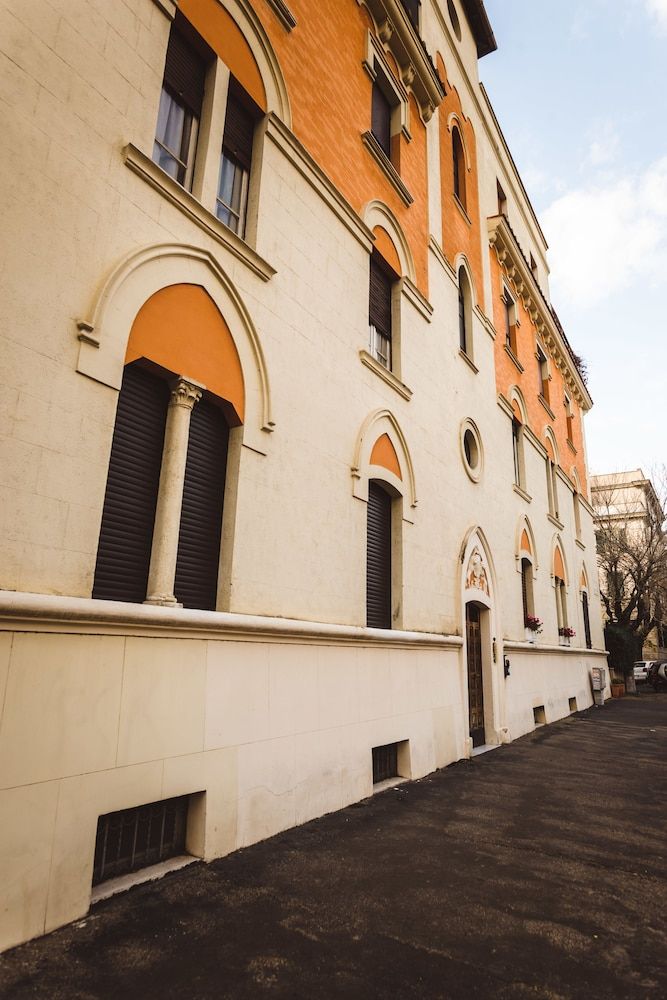 undefined Angelina Rooms in Rome 6