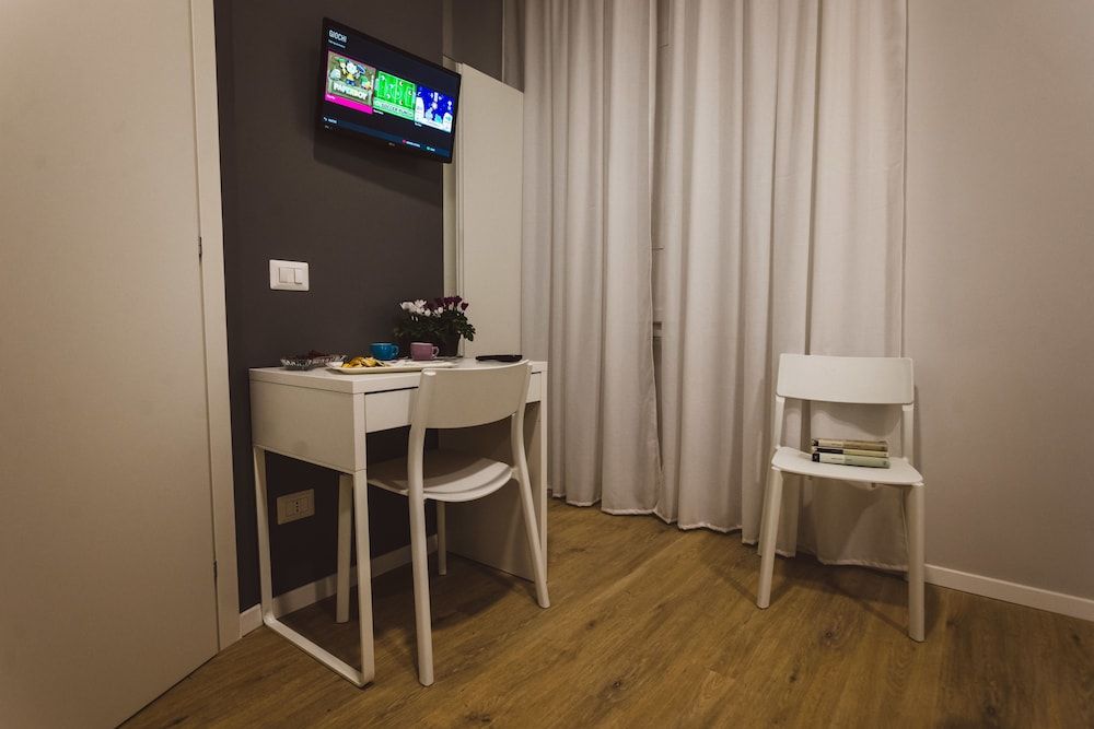 undefined Angelina Rooms in Rome 9