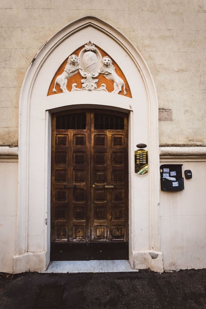 undefined Angelina Rooms in Rome 8