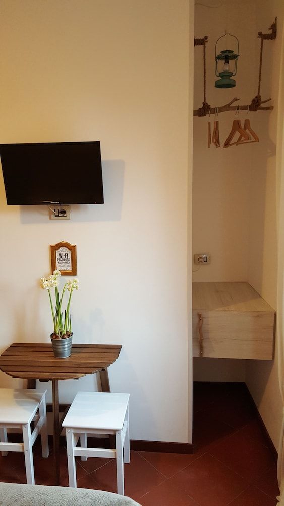 Al Ponte del Papa Bed and Breakfast Standard Double or Twin Room, Private Bathroom 9