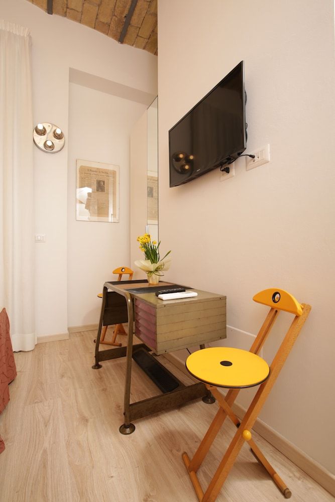 B&B Laurus Colosseo Standard Double or Twin Room, Balcony 3