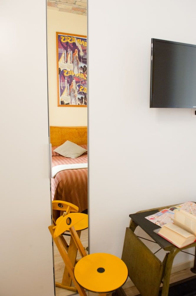 B&B Laurus Colosseo Standard Double or Twin Room, Balcony 2