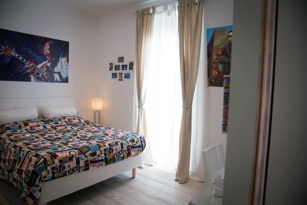 Big Johnny B Superior Room, Private Bathroom, City View 2