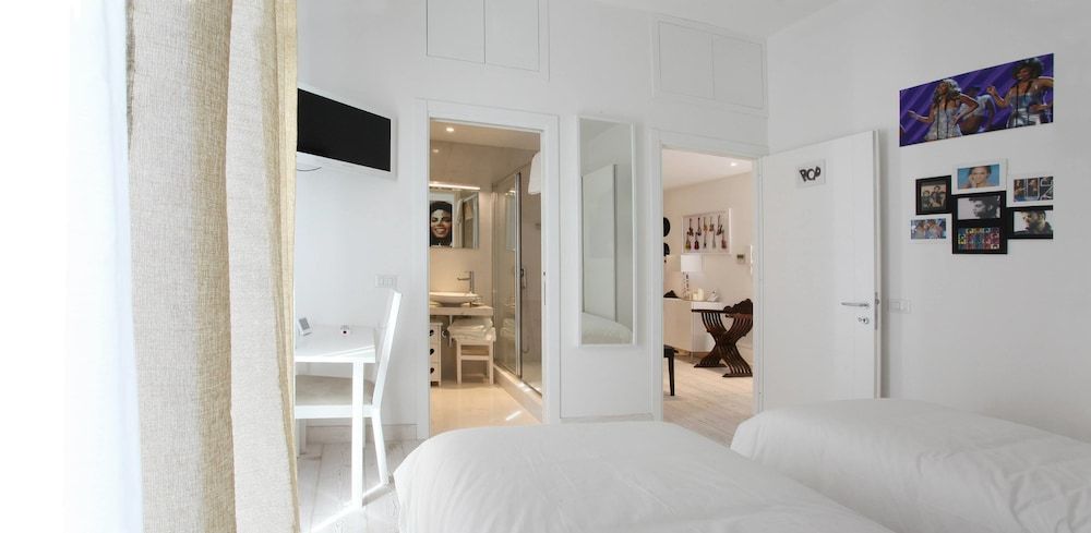 Big Johnny B Design Room, 1 Bedroom, Private Bathroom 6