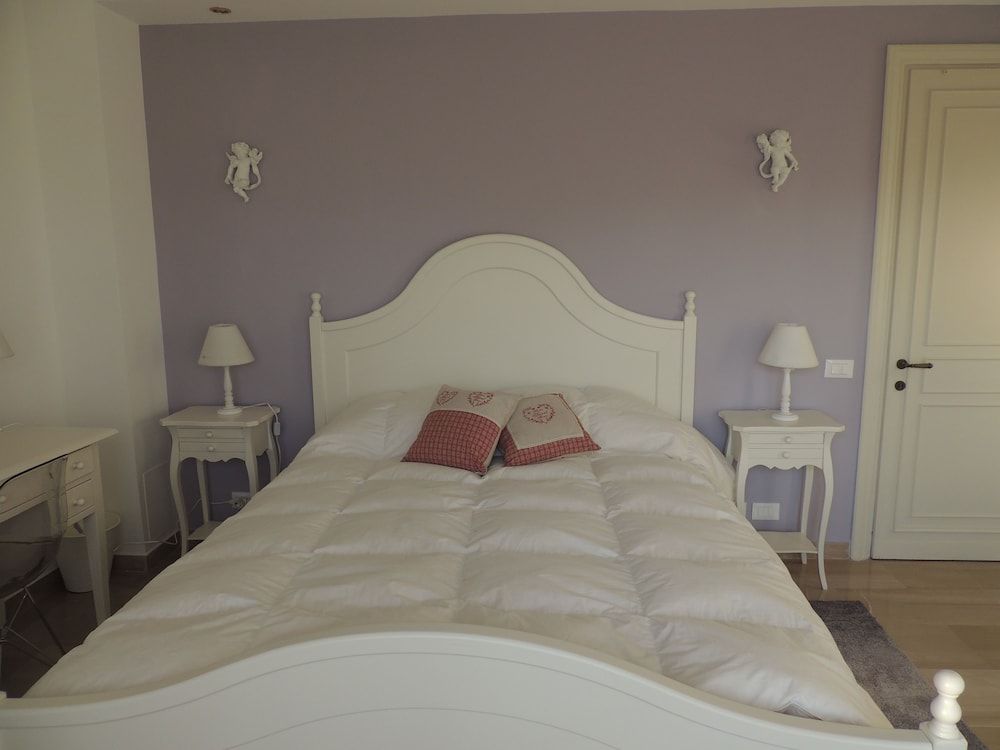 Vatican Doors Triple Room 9