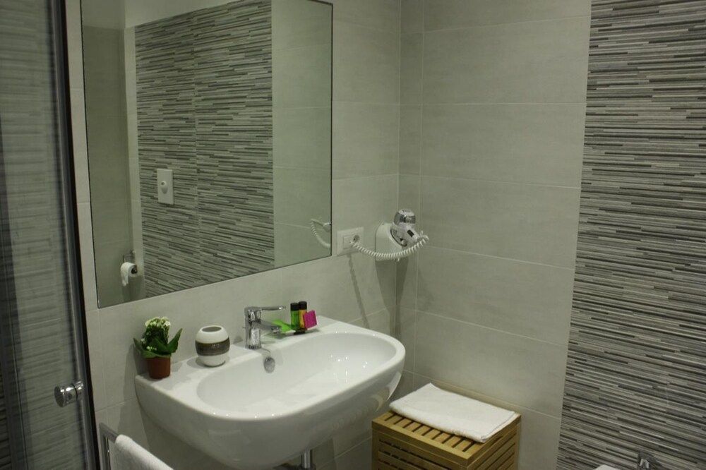 B&B Holidays in Rome Deluxe Double Room 5