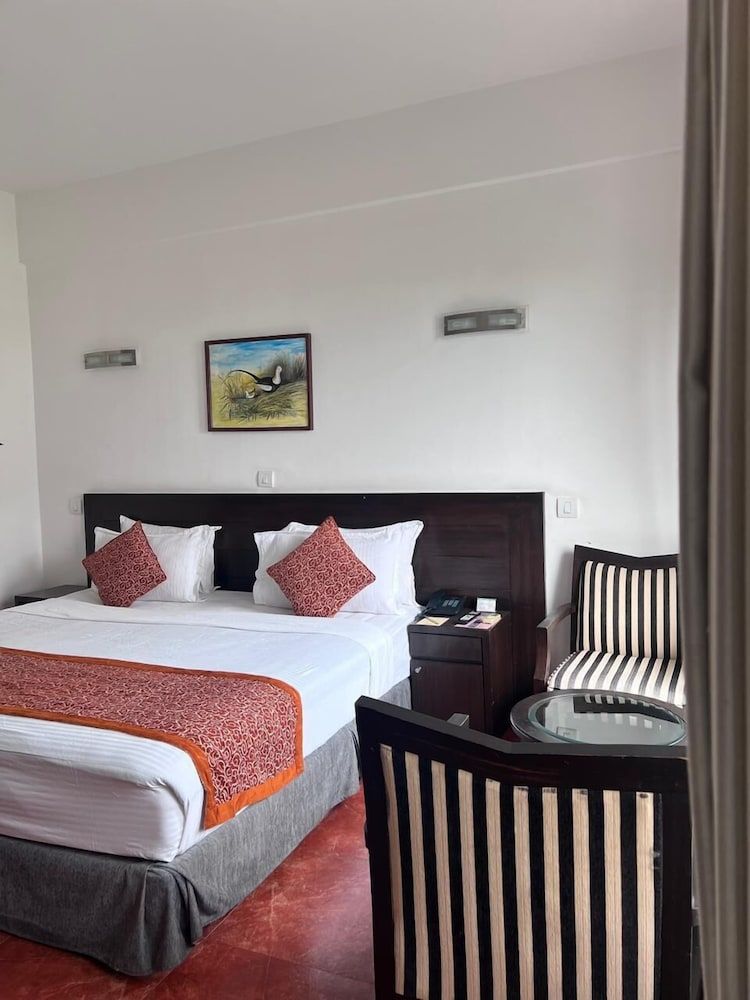 Waterfront Resort by KGH Group Deluxe Double or Twin Room 5