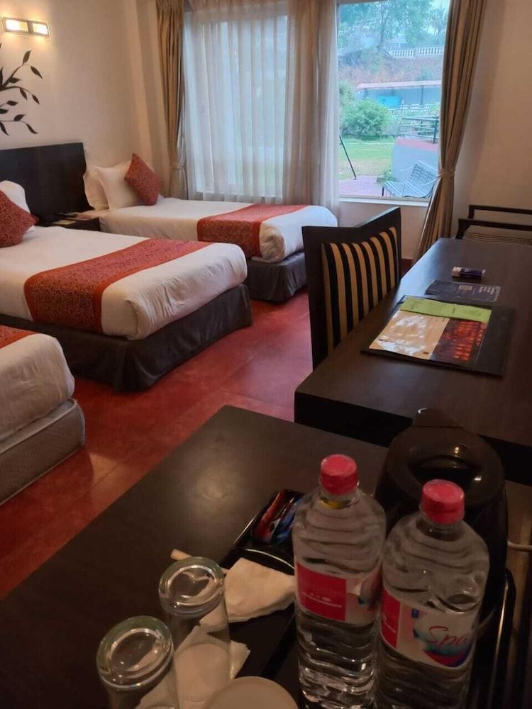 Waterfront Resort by KGH Group Deluxe Double or Twin Room 8