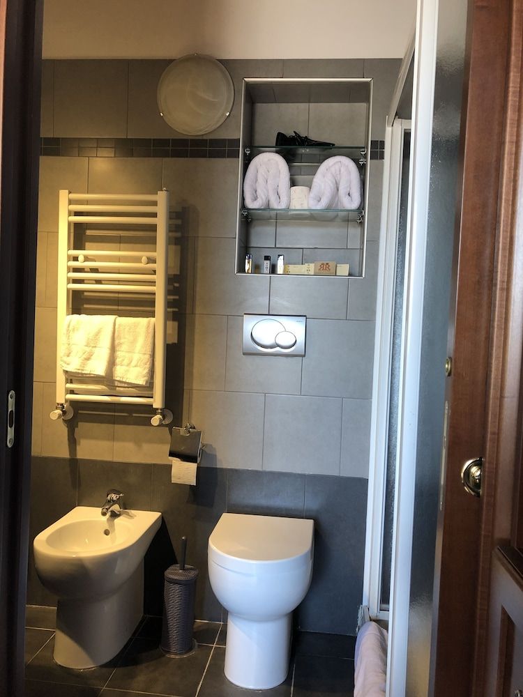 BB Il Re Alla Reginella Guest House Double Room, Ensuite (grigia) 2