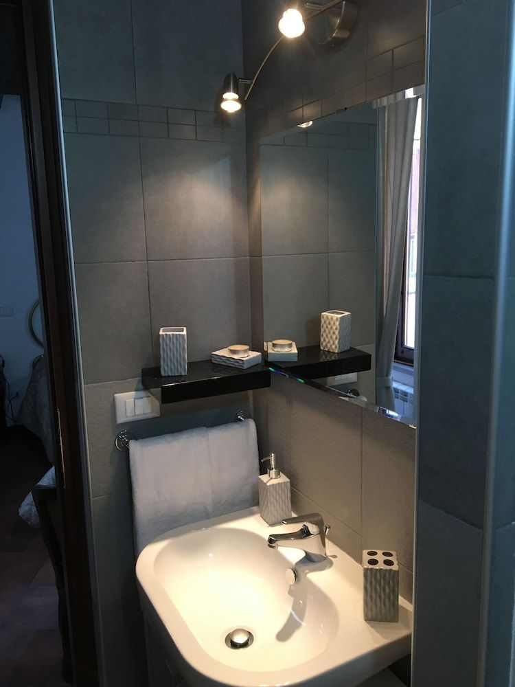 BB Il Re Alla Reginella Guest House Double Room, Ensuite (marrone) 3