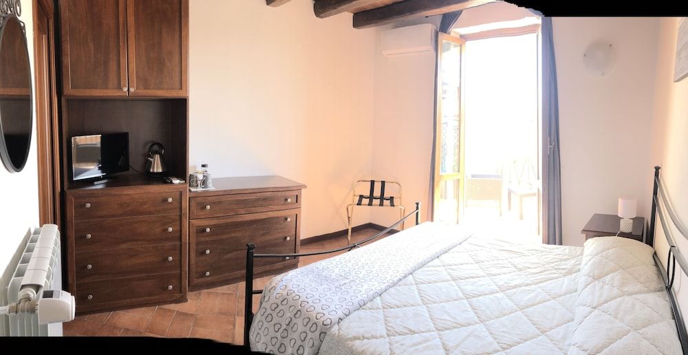 BB Il Re Alla Reginella Guest House Double Room, Ensuite (grigia) 3