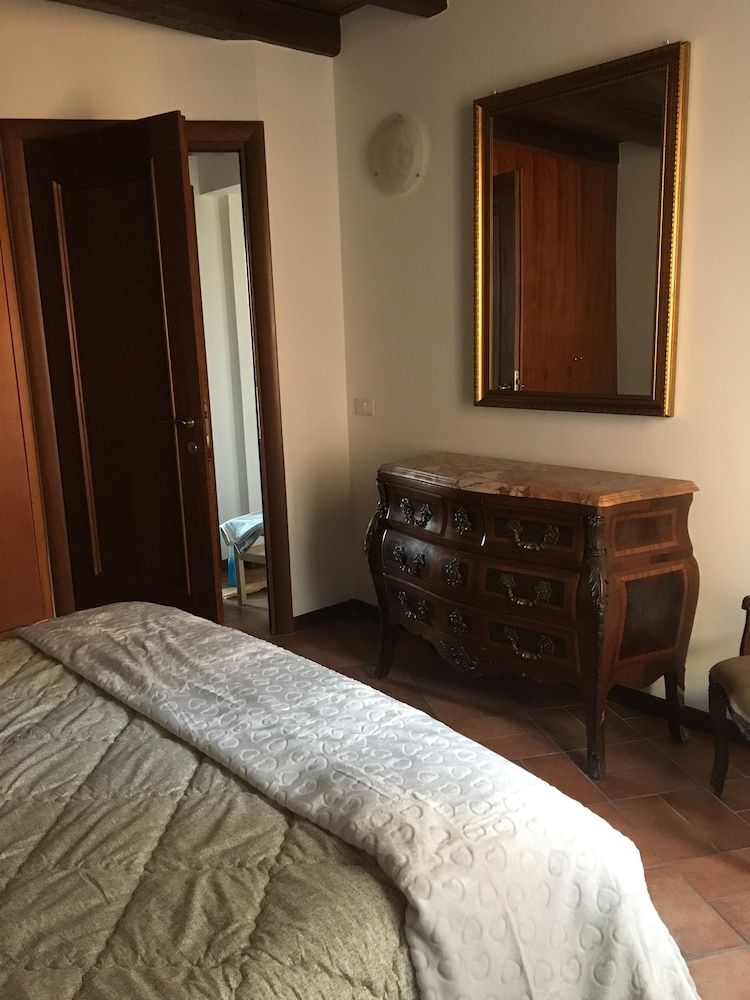BB Il Re Alla Reginella Guest House Double Room, Ensuite (marrone) 4