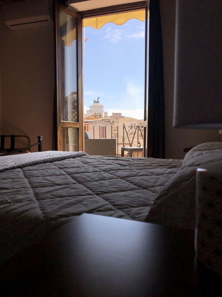 BB Il Re Alla Reginella Guest House Double Room, Ensuite (grigia) 4