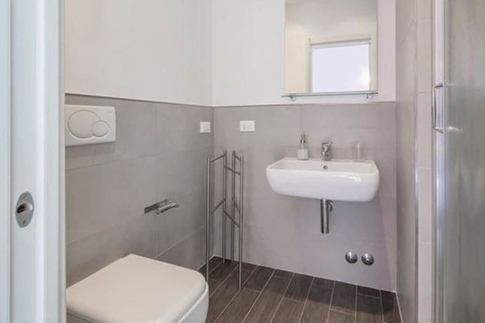 undefined Bed & Puppets 8