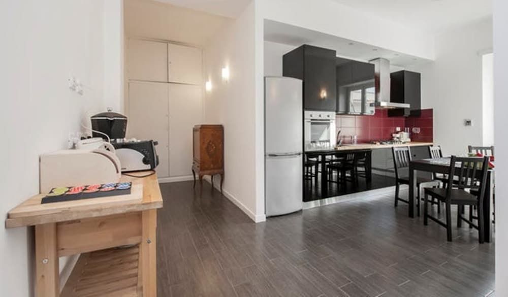 undefined Bed & Puppets 10