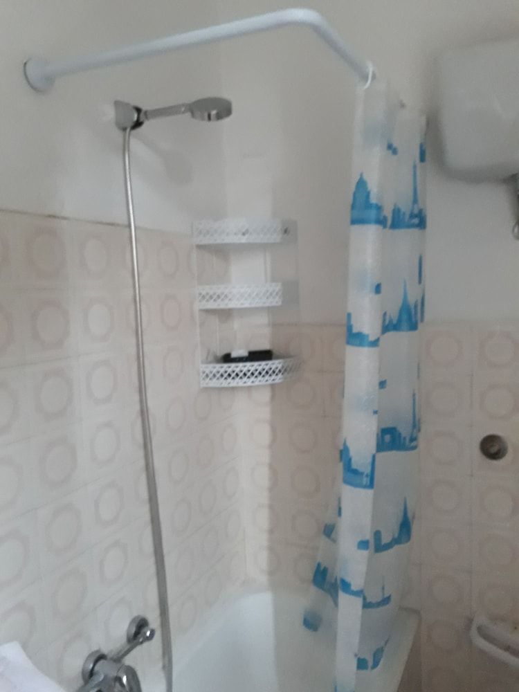OksyRoma Triple Room, Shared Bathroom 9