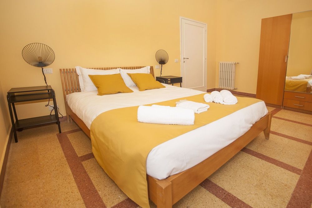 Martin Deluxe Double Room 4