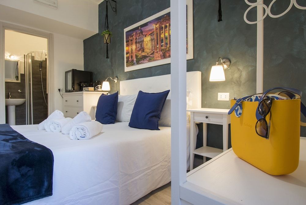 Piccolo Hotel Boutique Deluxe Double Room (with shower Blu) 5