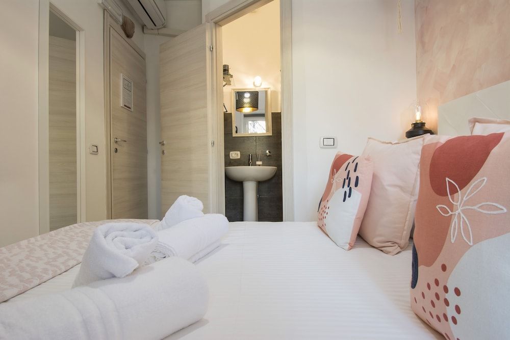 Piccolo Hotel Boutique Deluxe Double Room (with shower Rosa) 5