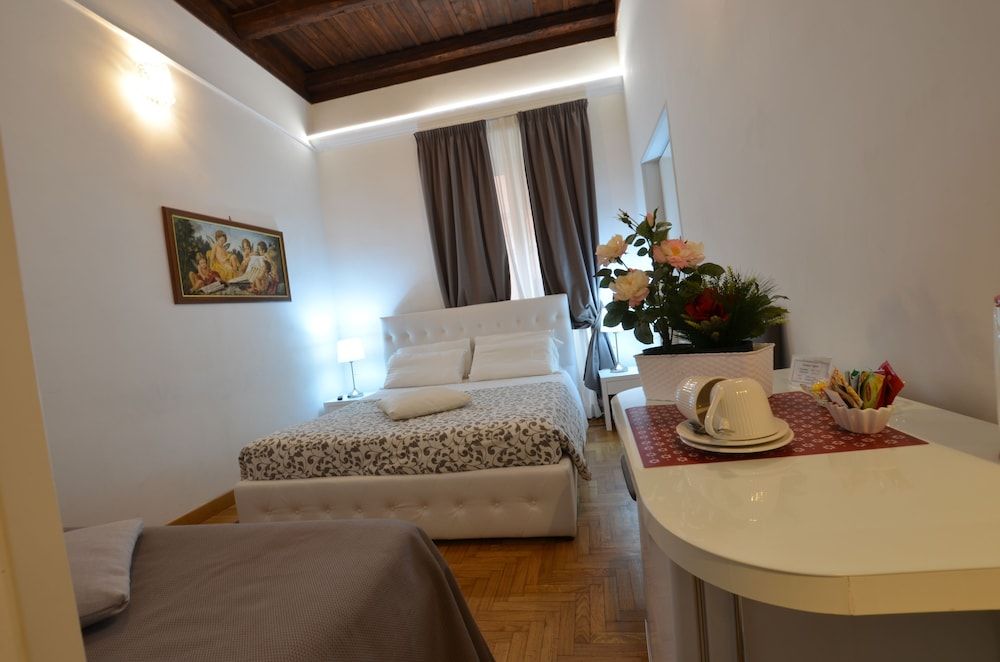 Roman Nights Triple Room